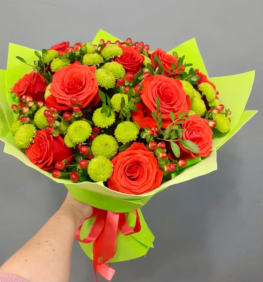 Букет цветов из: Хризантемы и Розы в Вардане