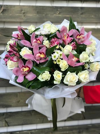 Букет цветов из: Розы и Хризантемы в Вардане