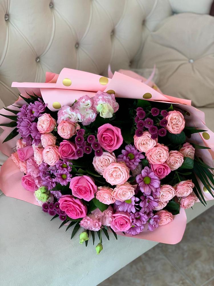 Букет цветов из: Хризантемы, Розы и Лизиантусы в Вардане