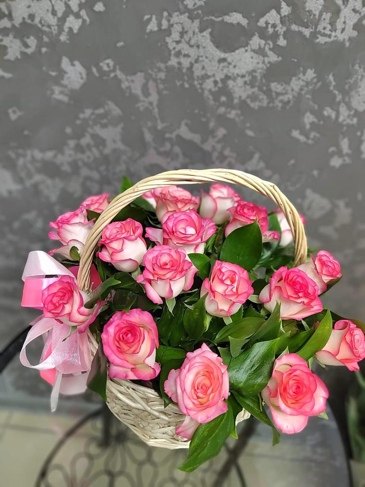 Цветочная композиция из Розы в корзине в Вардане