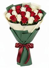 Букет Микс из красных и белых роз в Вардане