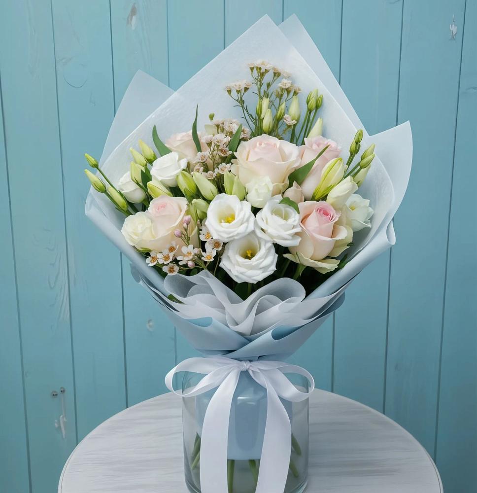 Букет цветов из: Розы и Лизиантусы в Вардане