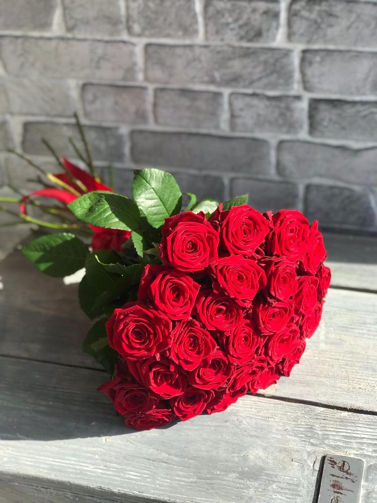 Букет Красные розы Фридом в Вардане