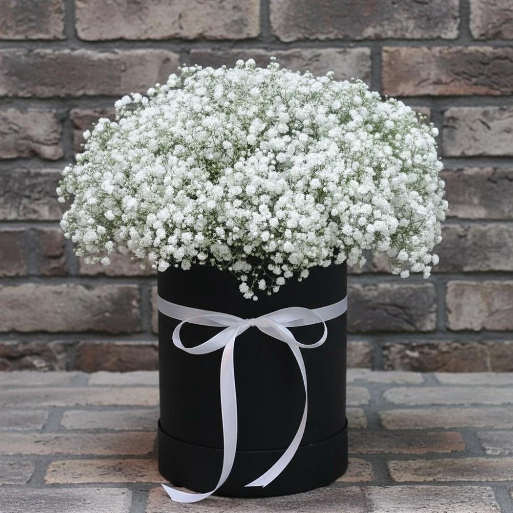 Цветочная композиция из Гипсофила в шляпной коробке в Вардане