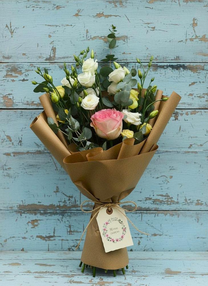 Букет цветов из: Розы и Лизиантусы в Вардане