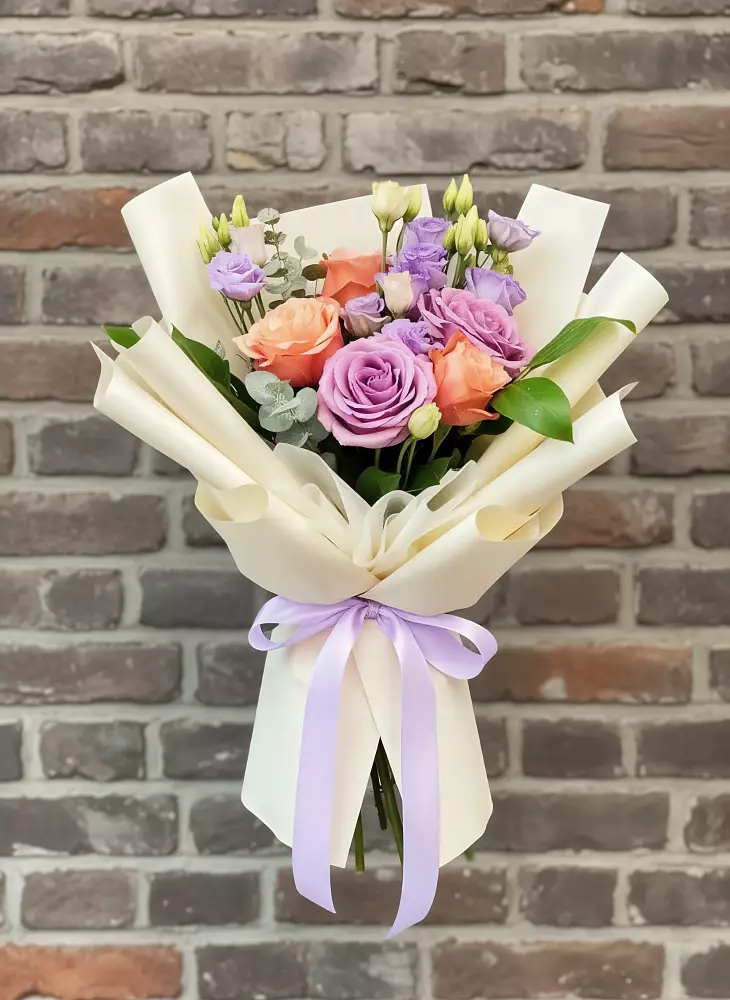 Букет цветов из: Лизиантусы и Розы в Вардане