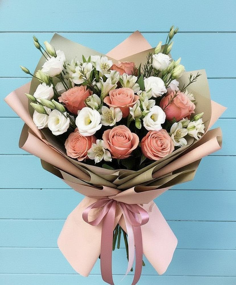 Букет цветов из: Розы, Альстромерии и Лизиантусы в Вардане