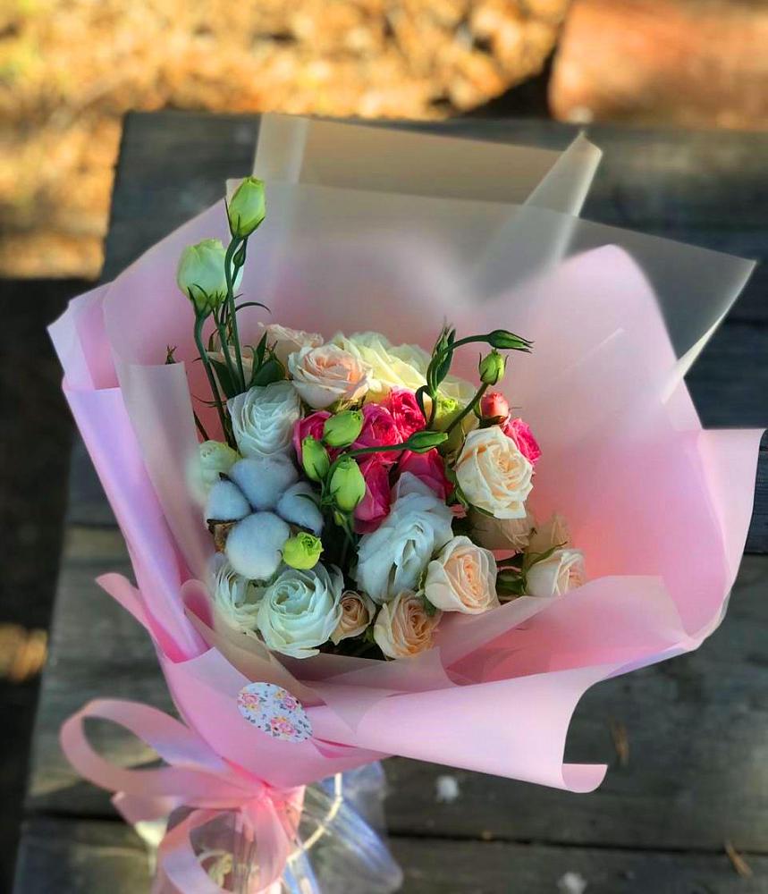 Букет цветов из: Розы и Лизиантусы в Вардане