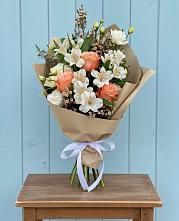 Букет цветов из:  Альстромерии, Лизиантусы, Розы и Хризантемы в Вардане