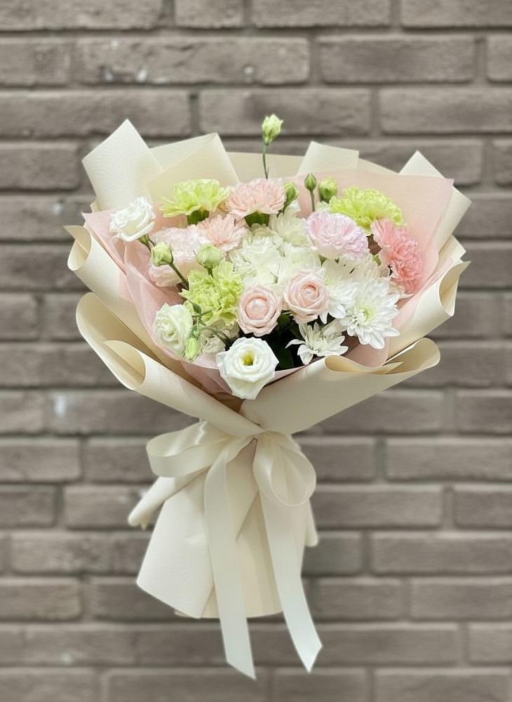 Букет цветов из: Гвоздики, Розы, Лизиантусы и Хризантемы в Вардане