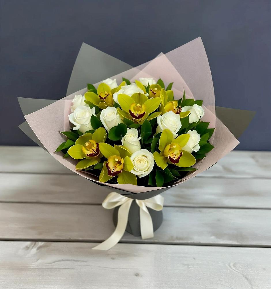 Букет цветов из: Орхидеи и Розы в Вардане