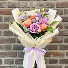 Букет цветов из:  Лизиантусы и Розы в Вардане