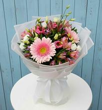 Букет цветов из:  Герберы, Альстромерии и Лизиантусы #REPLACE_PRED# Вардане