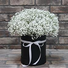 Цветочная композиция из Гипсофила в шляпной коробке в Вардане