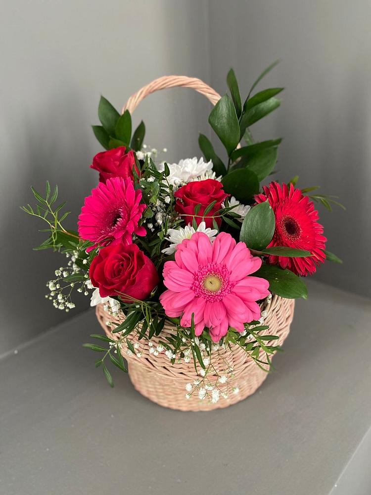 Цветочная композиция из Розы, Хризантемы и Герберы в корзине в Вардане