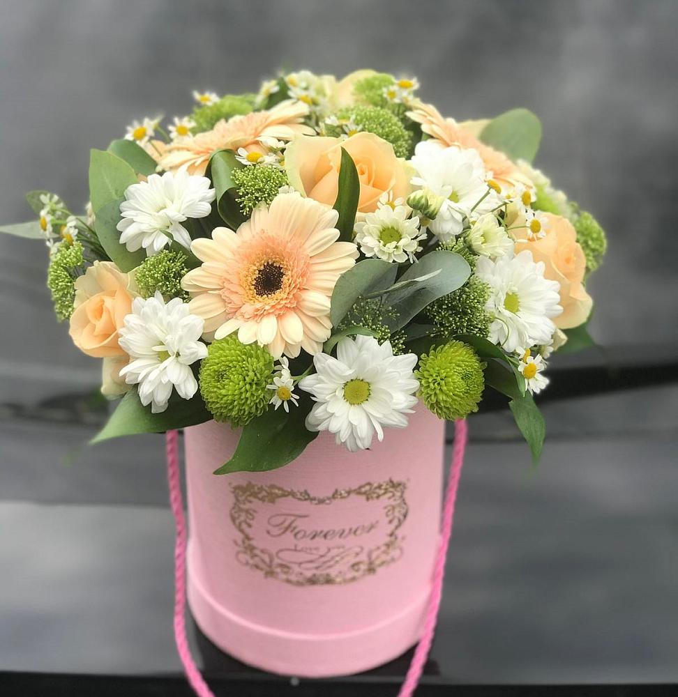 Цветочная композиция из Розы, Герберы и Хризантемы в шляпной коробке в Вардане