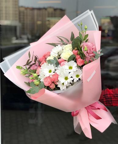 Букет цветов из: Розы, Лизиантусы и Хризантемы в Вардане